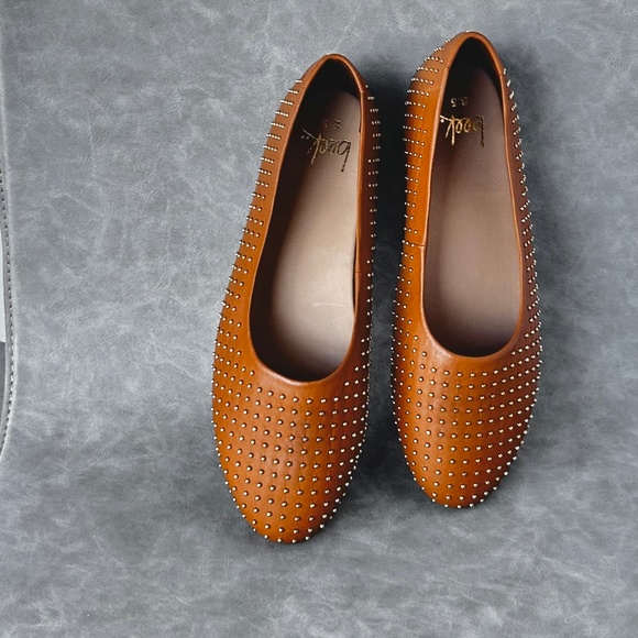 Beek Swiftlet Stud Ballet Slipper TAN - Picture 6 of 10